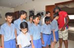 Chris Gayle spend time with NGO kids in Worli, Mumbai on 26th April 2013 (7).JPG
